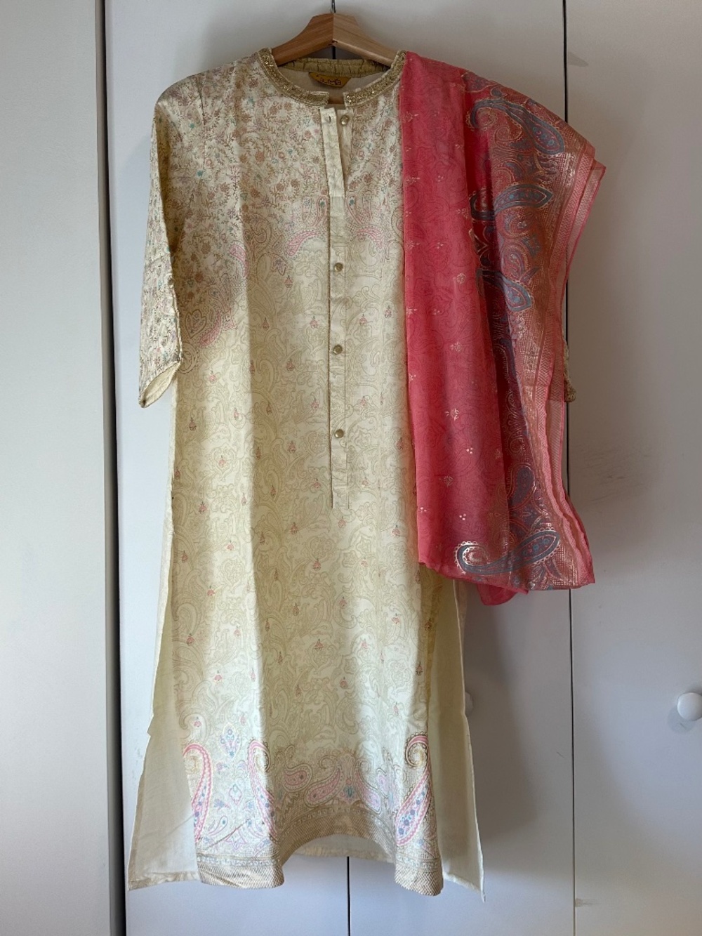 Aurelia Jamawar 3pc Kurta Kurta Suit Set Cream Pink Gold Scarf M (NWOT)!